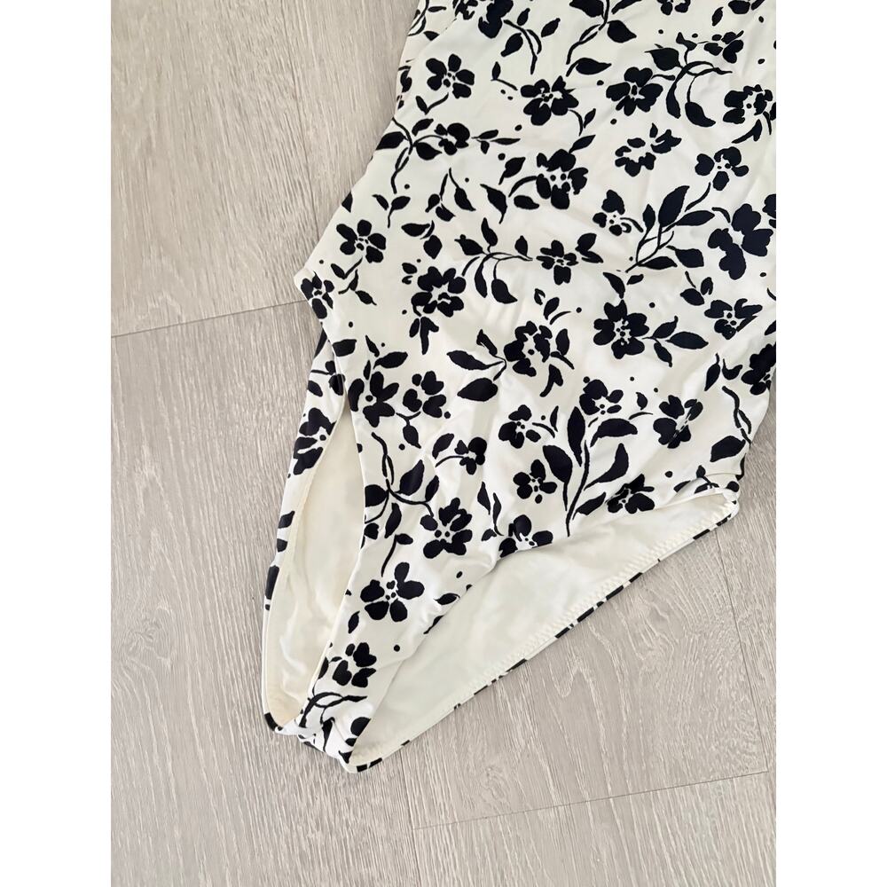 Lovers + Friends Dori One Shoulder One Piece Swimsuit XS White Black Blooms - Picture 4 of 7